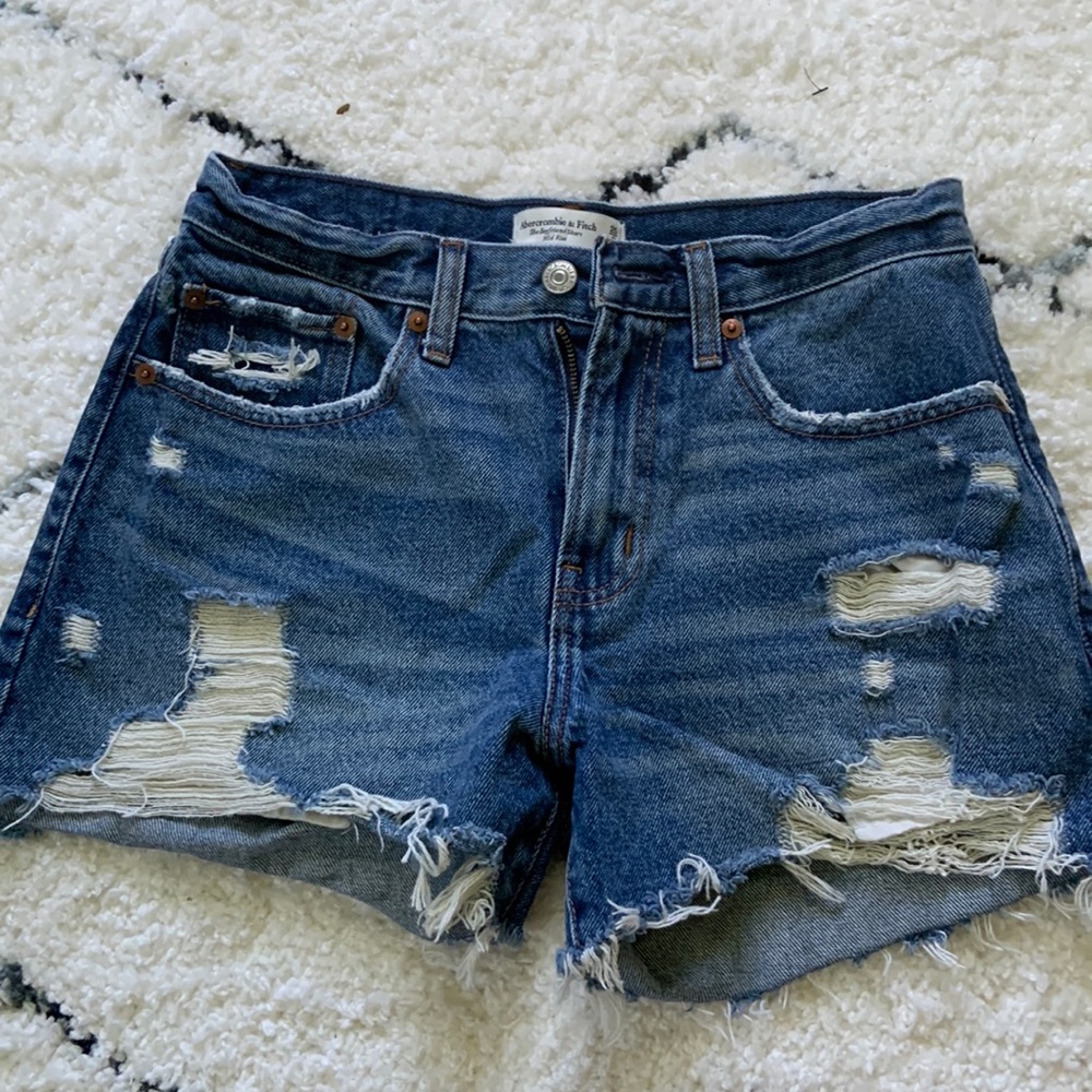 Mid rise boyfriend shorts